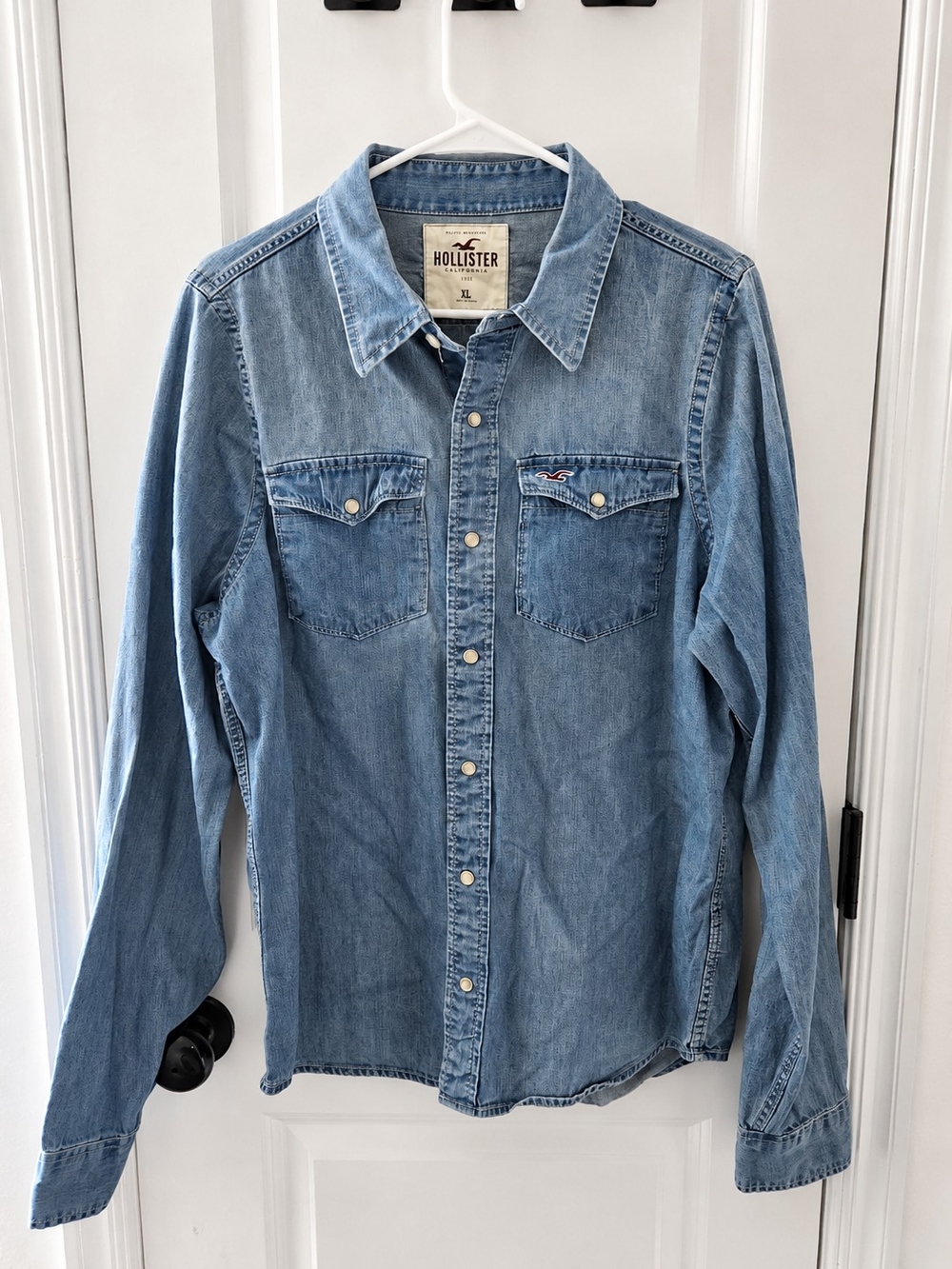 Hollister Men’s XL Denim Shirt Light Wash Western Snap Button Long Sleeve
